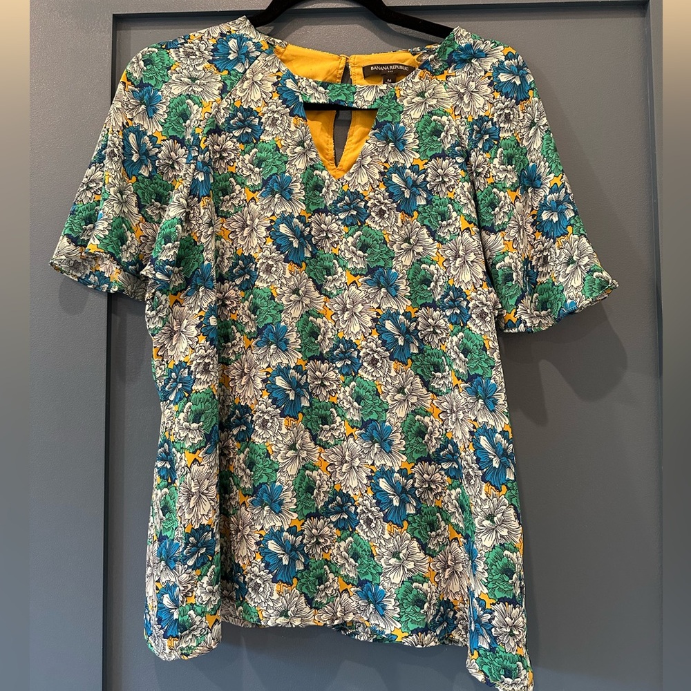 Banana Republic Flutter Sleeve Top size M